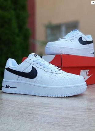 Круті жіночі кросівки nike air force 1 білі з чорним