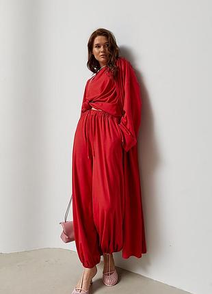 Атласний жіночий костюм у піжамному стилі zara