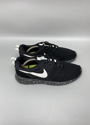 Чоловічі кросівки nike roshe run в гарному стані, чорні, оригінал 43/27,5 см