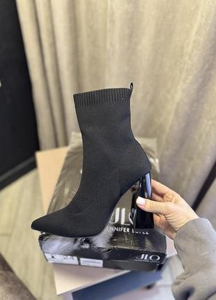 Ботильйони чорні , під zara, 37 розмір , нові