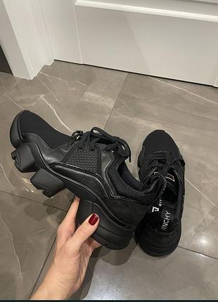 Givenchy jaw оригинал. 1-2 раза одевались,стан новых