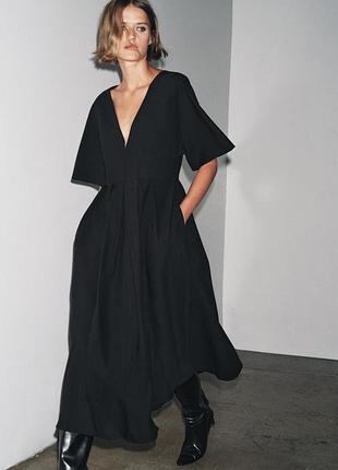 Сукня середньої довжини з v-подібним коміром zw collection від zara
