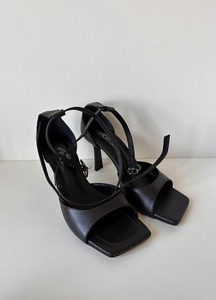 Жіночі босоніжки темно коричневого кольору , каблук 8 см, 38 розмір