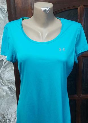 Женская спортивная футболка under armour, в хорошем состоянии.