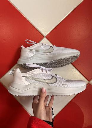 Білі жіночі спортивні кросівки nike us 8.5 (25.5 см)