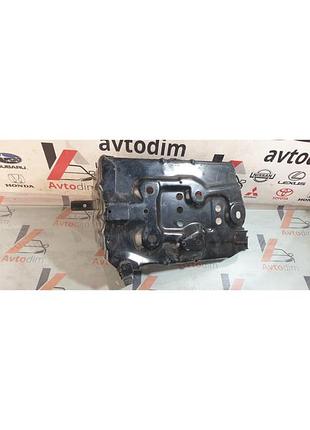 Підставка акб 648604u000 nissan x-trail t30 бензин
