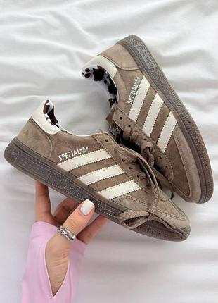 Жіночі кросівки adidas handball spezial brown white gum / smb+ 🔗