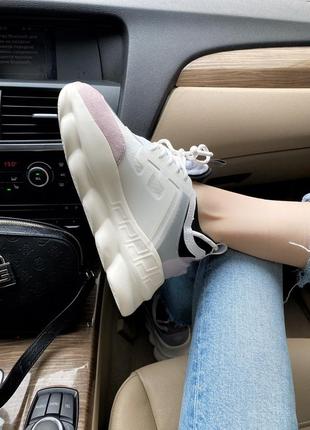 Жіночі кросівки на товстій підошві