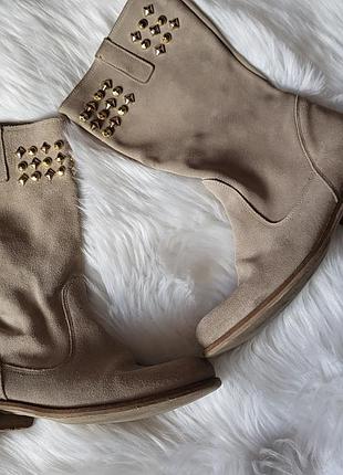 Замшеві чоботи