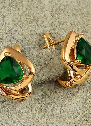 Серьги xuping jewelry трикветр с зеленым камнем 1,4 см золотистые love-shopping