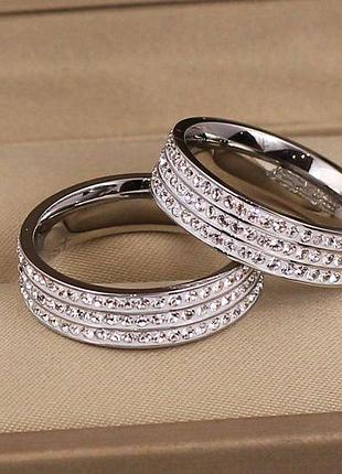Кольцо xuping jewelry три дорожки камни по кругу р 17 серебристое love-shopping