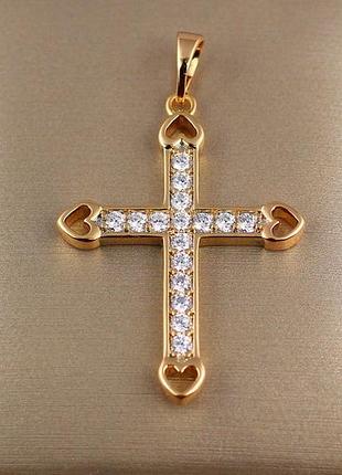 Крестик xuping jewelry с камнями и сердечками по бокам 3 см золотистый love-shopping