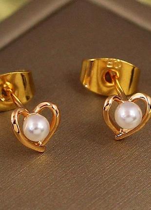 Сережки гвоздики xuping jewelry перлинка в сердечку 7 мм золотисті love-shopping