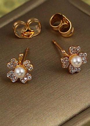 Серьги гвоздики xuping jewelry цветок на стебельке с жемчугом 9 мм золотистые love-shopping