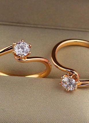 Кольцо xuping jewelry тонкое выгнутые бока с камнем р 18 золотистое love-shopping