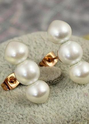 Серьги гвоздики xuping jewelry три жемчужины 2.2 см золотистые love-shopping
