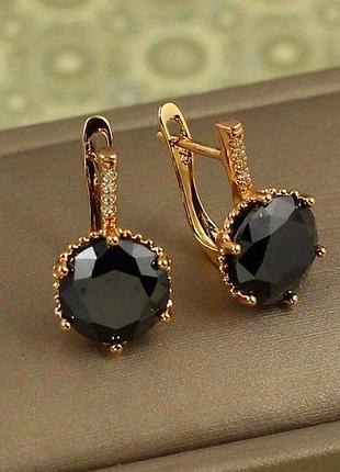 Серьги xuping jewelry с большим черным камнем шестигранная оправа 2 см золотистые love-shopping