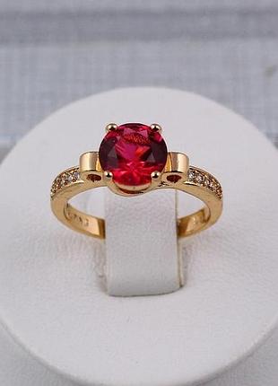 Кольцо xuping jewelry с малиновым камнем 8 мм р 18 золотистое love-shopping