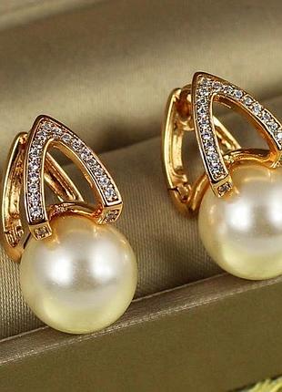 Серьги xuping jewelry ватикан с жемчугом 2 см золотистые love-shopping