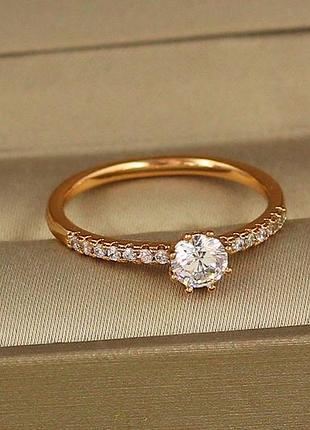 Кольцо xuping jewelry тонкое с камнями по бокам р 19 золотистое love-shopping