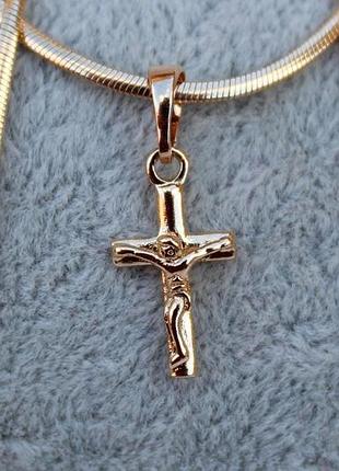 Крестик xuping jewelry гладкий с распятием 1,5 см золотистый love-shopping