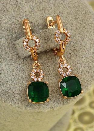 Серьги подвески xuping jewelry куплет с зеленым камнем 3 см золотистые love-shopping
