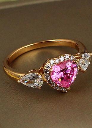Кольцо xuping jewelry купидон с розовым камнем р 19 золотистое love-shopping