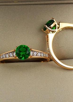 Кольцо xuping jewelry с зеленым камнем р18 золотистое love-shopping