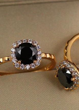 Кольцо xuping jewelry черный камень в ободке из белых фианитов р 17 золотистое love-shopping
