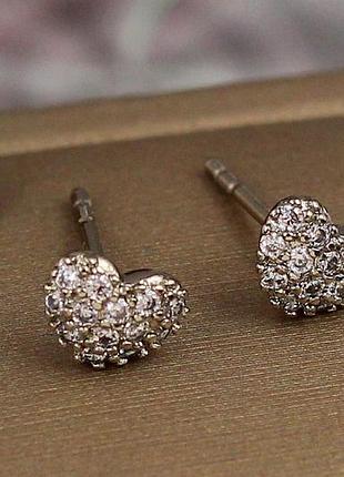 Серьги гвоздики xuping jewelry маленькие сердечки с камешками 5 мм серебристые love-shopping