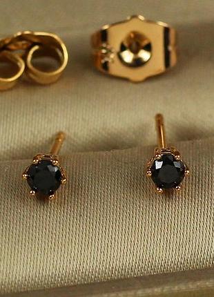 Серьги гвоздики xuping jewelry черные камешки на шесть креплений 3 мм золотистые love-shopping
