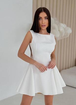 Коротка молочна сукня з костюмної тканини