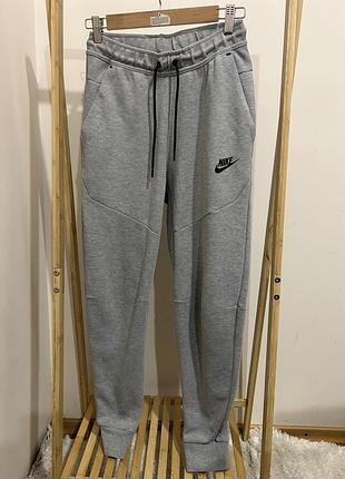 Спортивні штани nike tech fleece