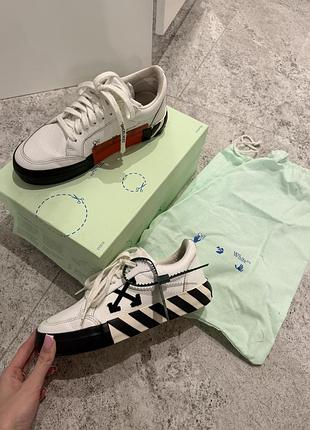 Кроссовки off-white