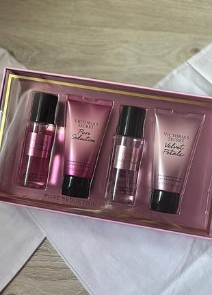 Набір pure seduction & velvet petals gift set від victoria’s secret.