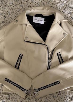 Куртка від бренду calvin klein