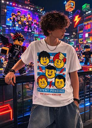 Gildan softstyle біла футболка з принтом patent pending “riot hearts rebellion” у стилі lego | унісекс | розмір s–m