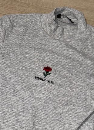 Гольф bershka з вишивкою троянди (xs)
