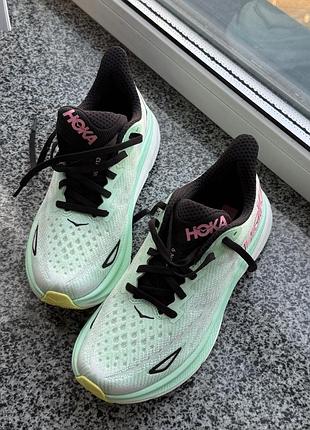 Кросівки жіночі для бігу hoka clifton 9, 38 розмір (23,5 см) матеріал - верх: інженерна сітка, підошва: cmeva eva foam, дуже хороший стан