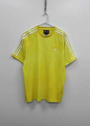 Крута футболка adidas pharrell williams hu holi 2018 t-shirt yellow/white