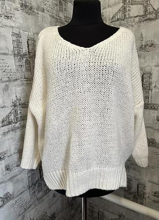 Білий молочний вʼязаний теплий легесенький светр