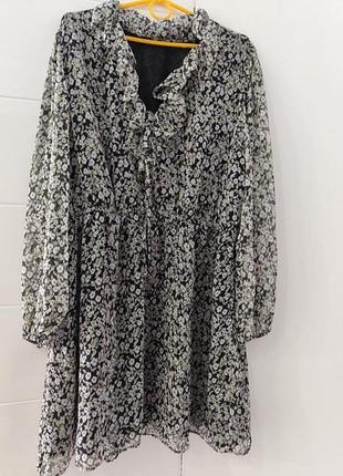 Шифоновое платье, платье в цветы. состояние идеально.