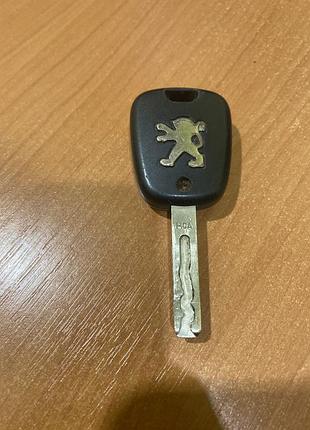 Ключ до авто peugeot