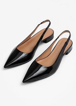 Лакові туфлі з відкритою п’яткою (slingback), чорні