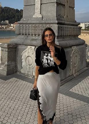 Белая сатиновая длинная юбка с черным кружевом и разрезом zara
✨✨✨✨✨✨✨✨✨✨✨✨