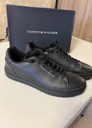 Продаю нові чоловічі кросівки tommy hilfiger. колір — чорний. розмір: 45(29 см) нові ,