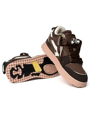 Off white | sponge mid top 2