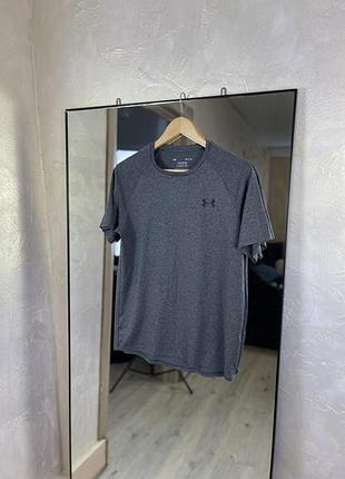 Спортивна футболка under armour tech tee: легкість та комфорт