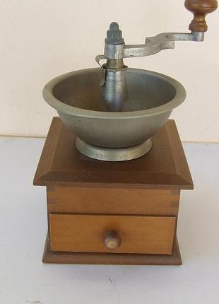 Кофемолка ручна для кофе або спеції роз. 21х13 см. 1990 рр. європа.