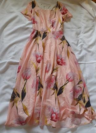 Розовое длинное платье